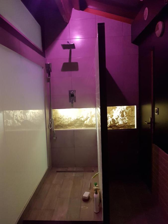 Chambre Semi Troglodyte En Foret Massage Et Diner Romantique Apartment L'Orbrie Exterior photo